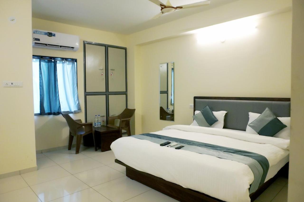 Hotel Nova Sk Rajkot Luaran gambar
