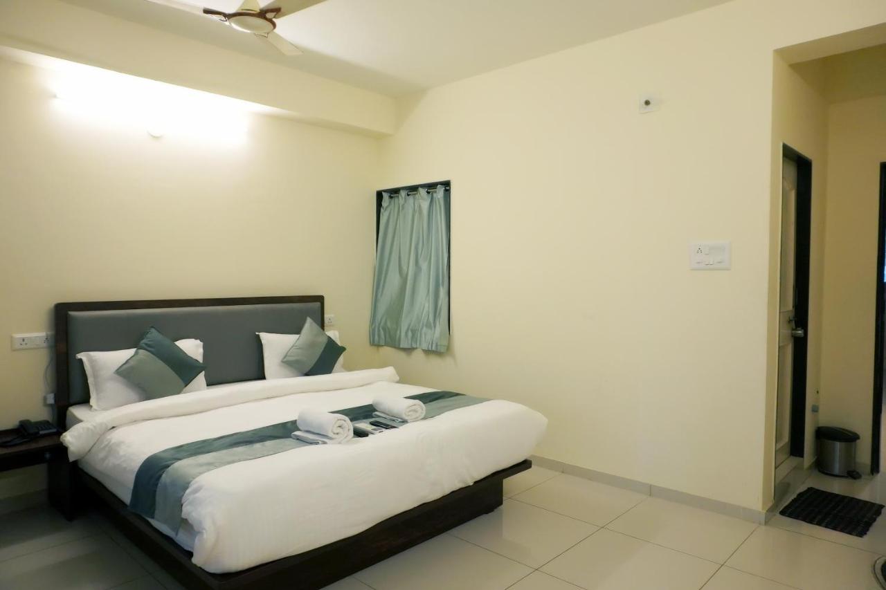 Hotel Nova Sk Rajkot Luaran gambar