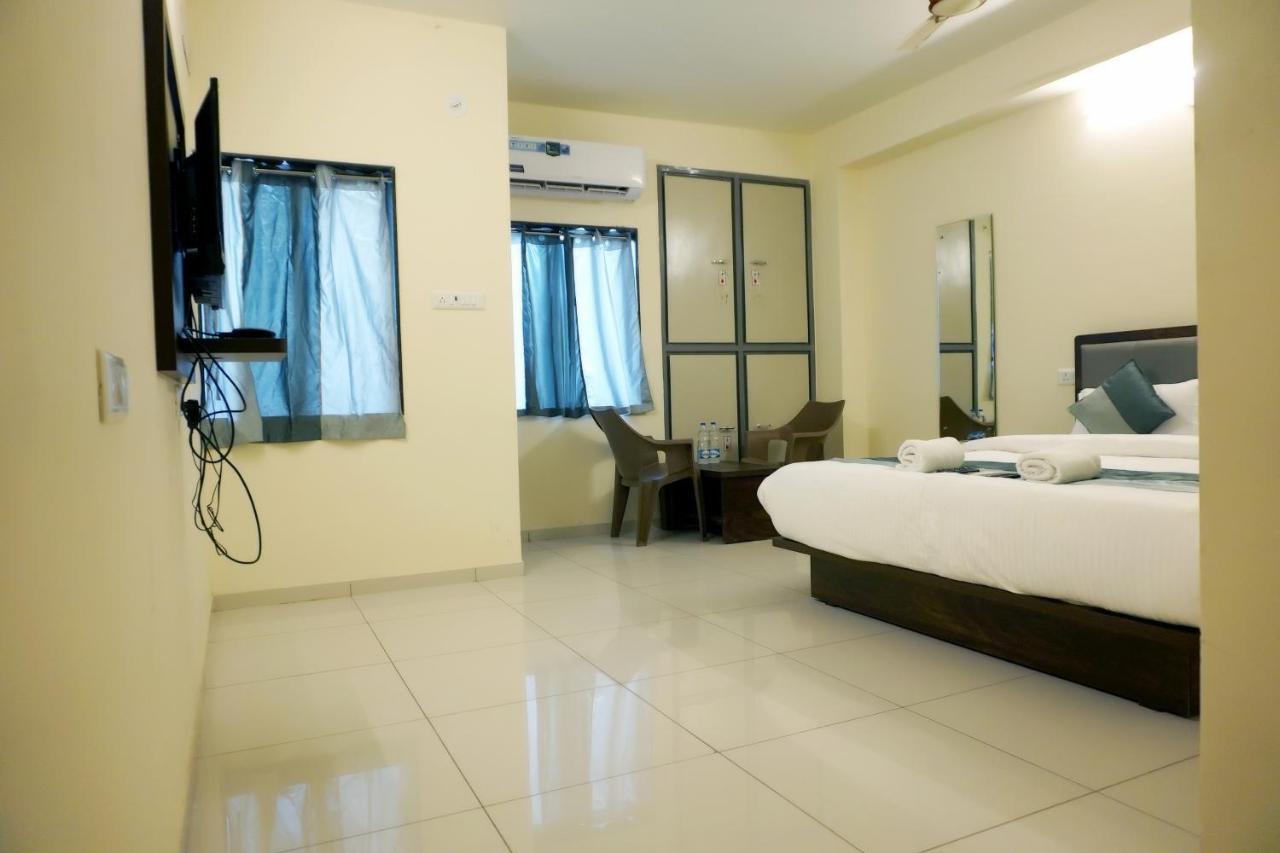 Hotel Nova Sk Rajkot Luaran gambar