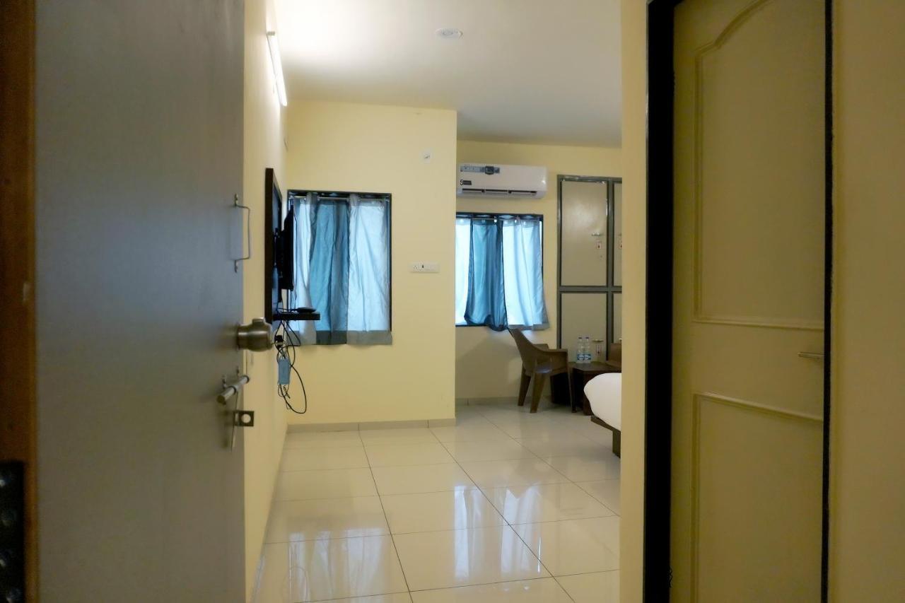 Hotel Nova Sk Rajkot Luaran gambar